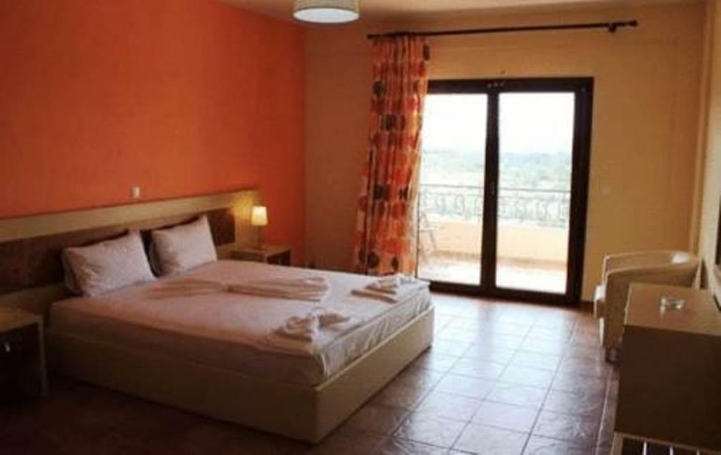 Moonbeam Hotel Potos Bagian luar foto