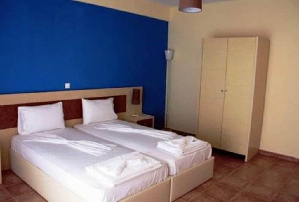 Moonbeam Hotel Potos Bagian luar foto