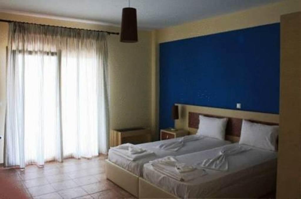 Moonbeam Hotel Potos Bagian luar foto