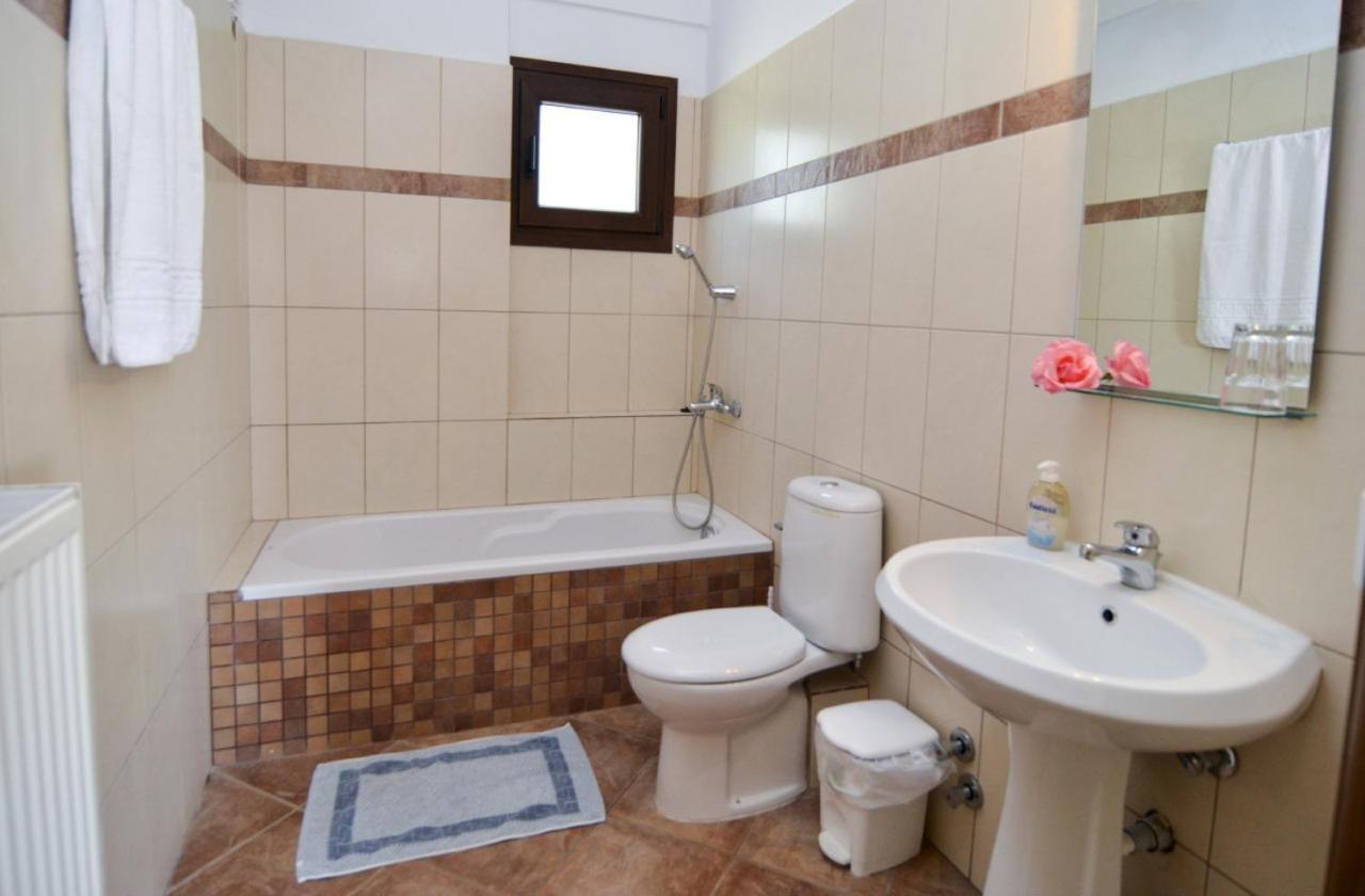 Moonbeam Hotel Potos Bagian luar foto