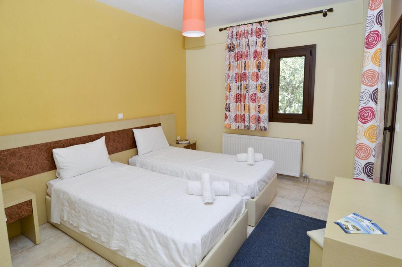 Moonbeam Hotel Potos Bagian luar foto