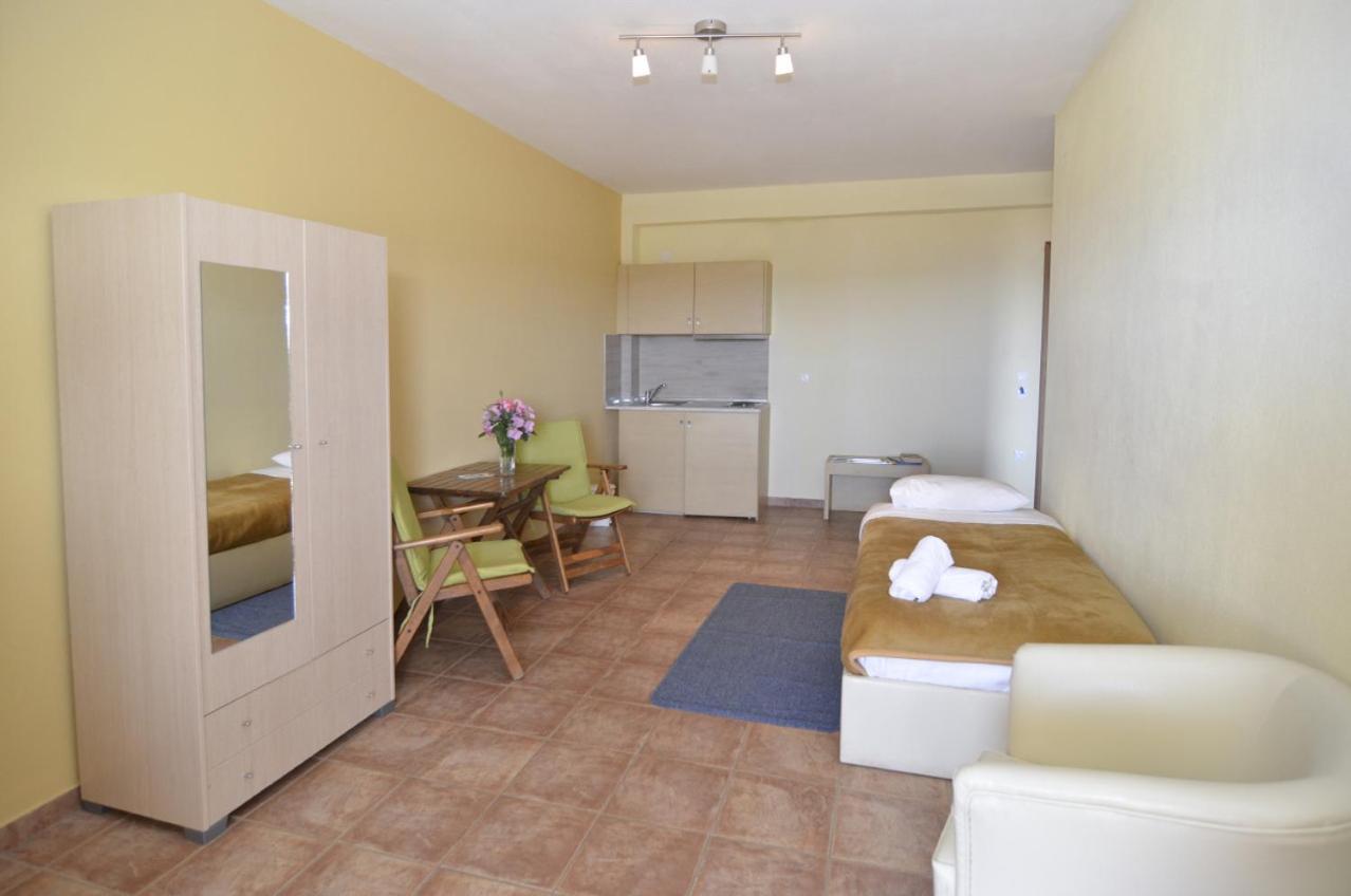 Moonbeam Hotel Potos Bagian luar foto