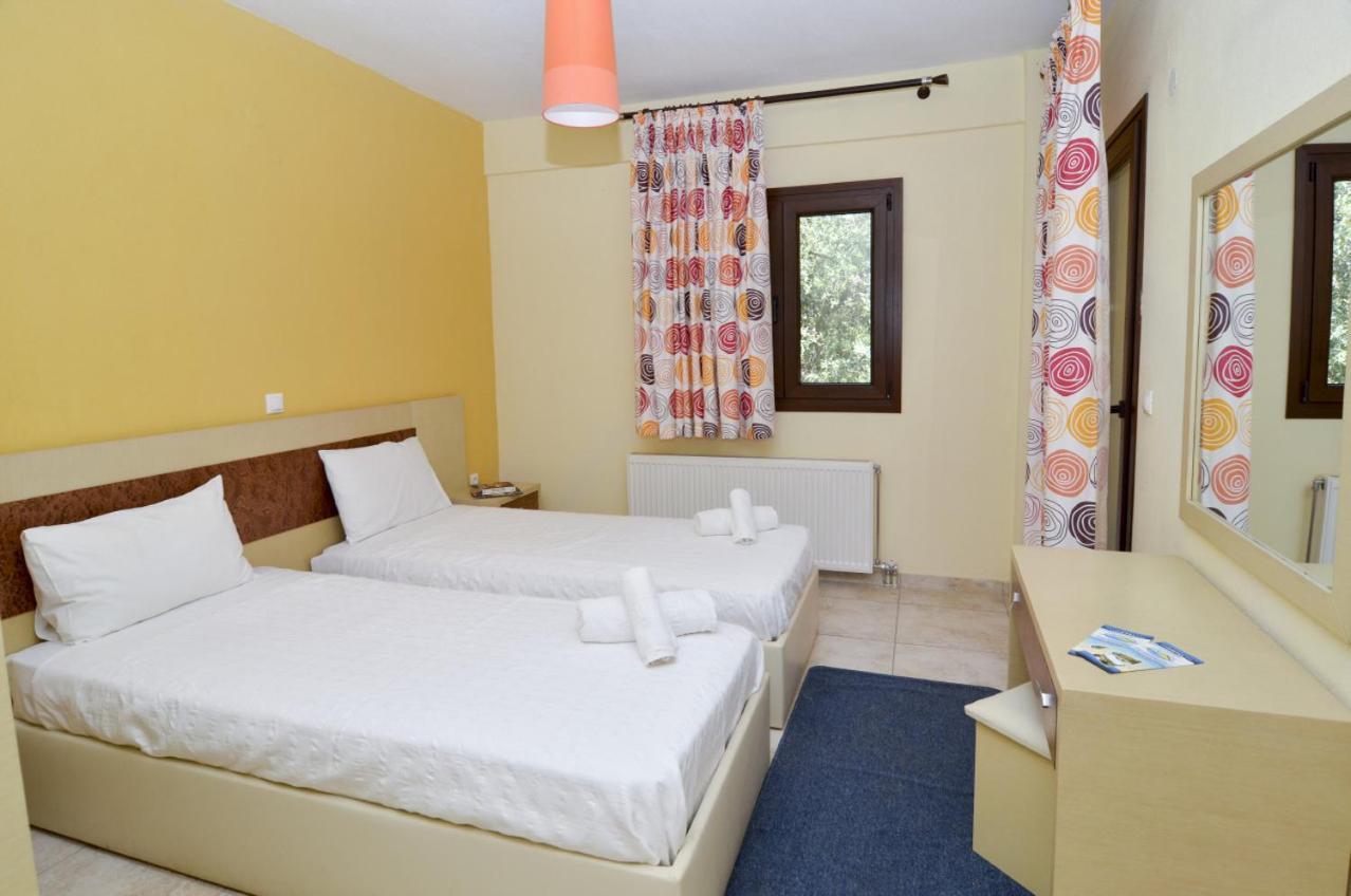 Moonbeam Hotel Potos Bagian luar foto