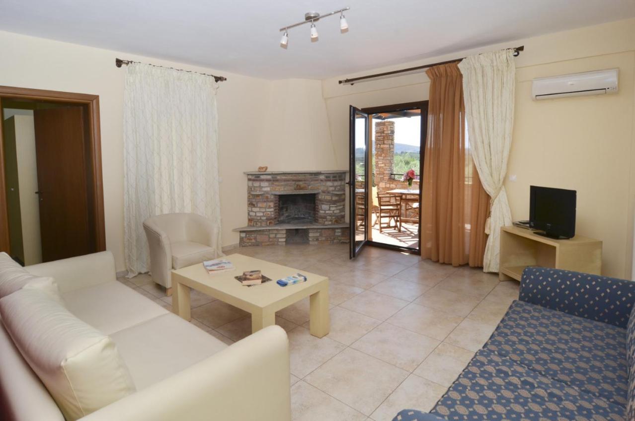 Moonbeam Hotel Potos Bagian luar foto