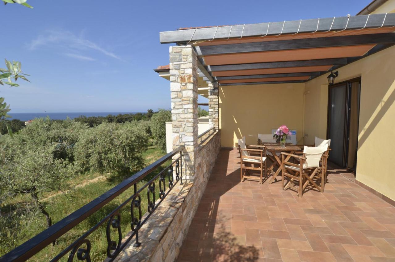 Moonbeam Hotel Potos Bagian luar foto