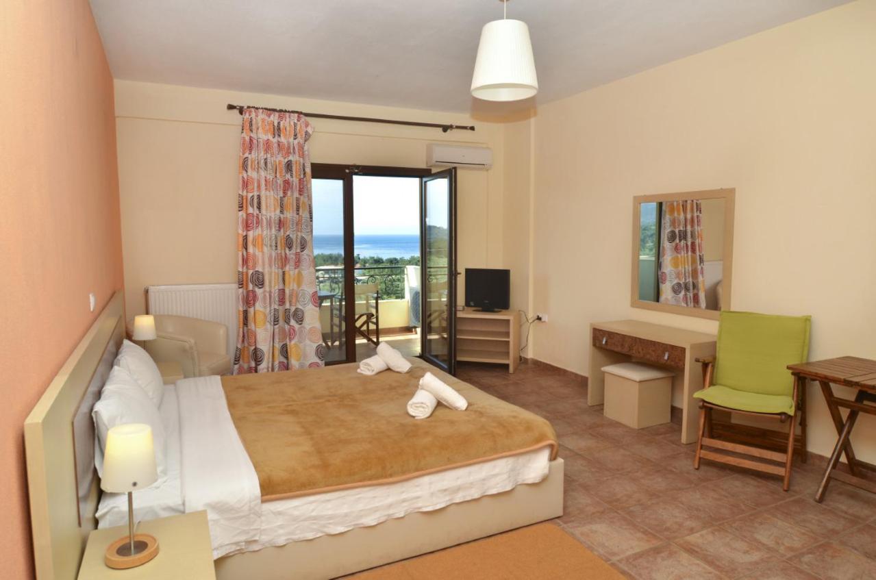 Moonbeam Hotel Potos Bagian luar foto